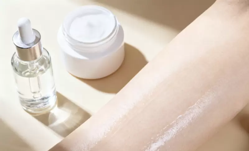 Nicotinamide nei cosmetici: alla guida di una nuova era per la cura della pelle che invecchia bene