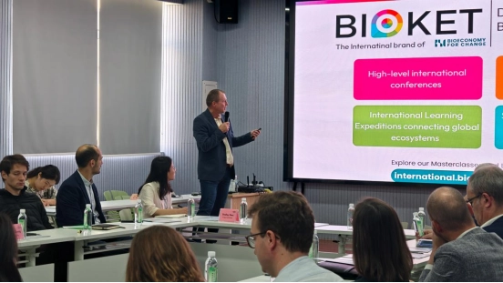 Una delegazione francese specializzata nella biofabbricazione ha visitato Viablife per esplorare le opportunità globali offerte dalla biofabbricazione basata sull'intelligenza artificiale. French Bio-Manufacturing Delegation Visits Viablife to Explore Global Opportunities for AI-Powered Biomanufacturing
